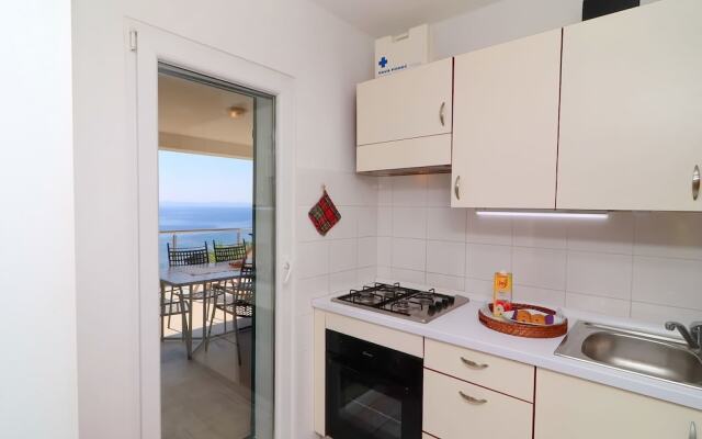 Charming Holiday Home in Cara With Swimming Pool