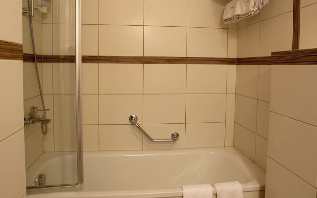 Ararat All Suites Hotel