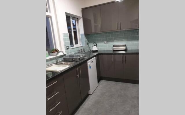 Beautiful spacious flat with garden