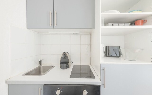 Studio With a Courtyard Place Gambetta