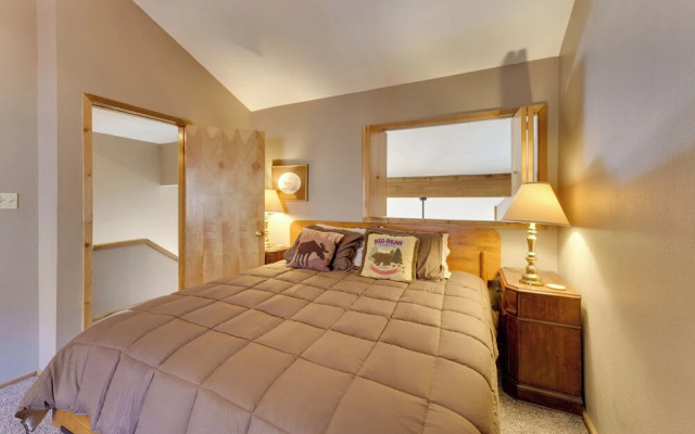 Walk to Lifts: Ski-in/ski-out Angel Fire Condo