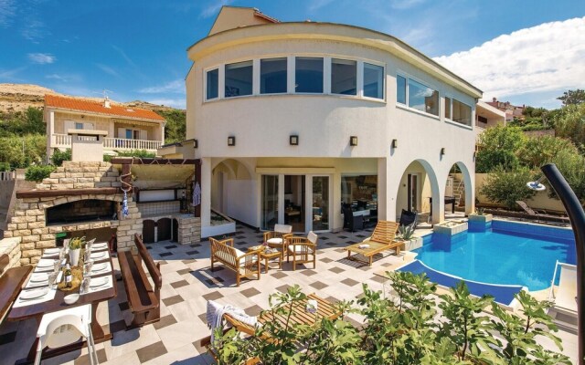 Beautiful Home in Pag With Wifi and 6 Bedrooms