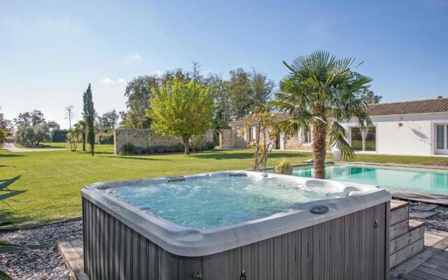Villa With 5 Bedrooms in Saint-germain-d'esteuil, With Private Pool, E