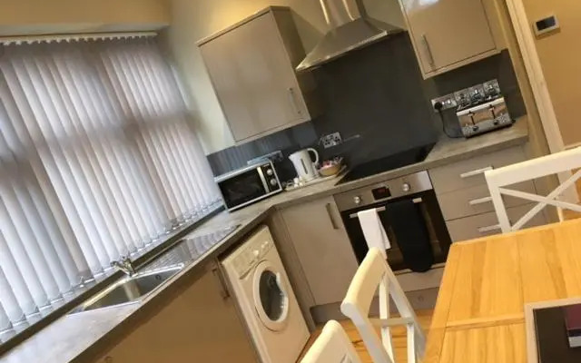 Llys y Dderwen - Oak Court