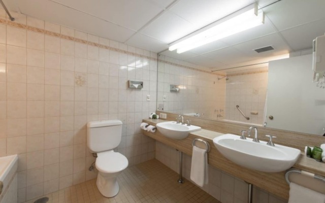 Comfort Hotel Adelaide Meridien