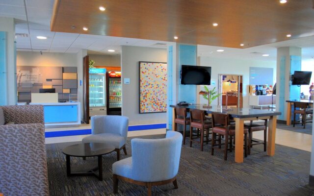 Holiday Inn Express & Suites Columbia City by IHG
