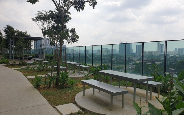 Kl Traders 3 Bedroom Fully Furnished Apartment