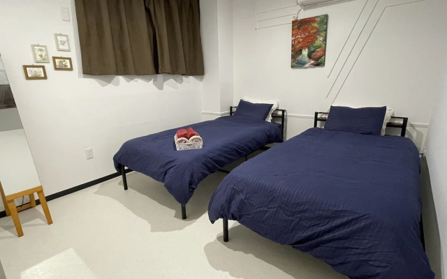 Zenibako House 1F