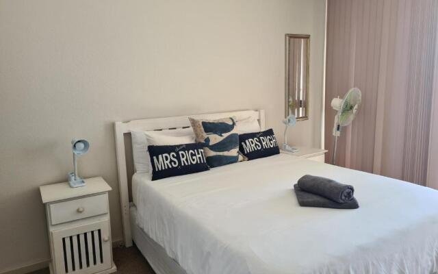 Point Village Accommodation - Santos 35
