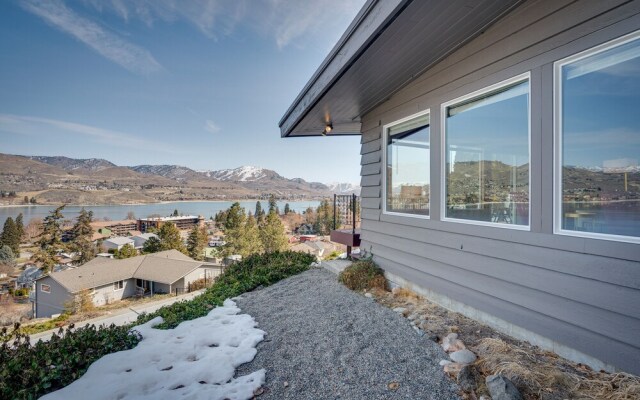 Colorful Lake Chelan Home w/ Saltwater Pool!