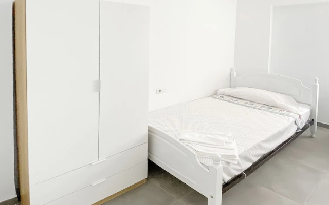 Elegant 4 beds train station upto 6 Pax