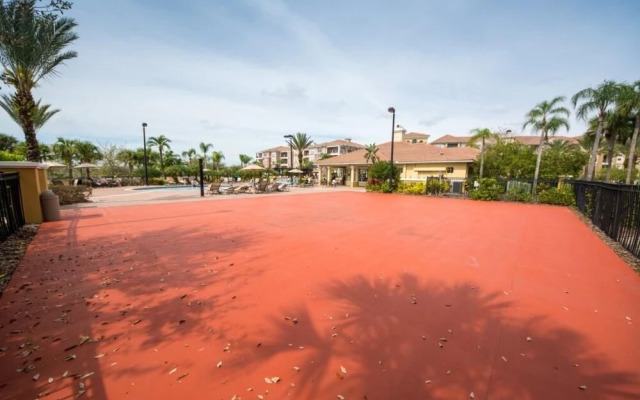 New Vista Cay Lyrica Near Pool Minutes to All Parks and Convention Center