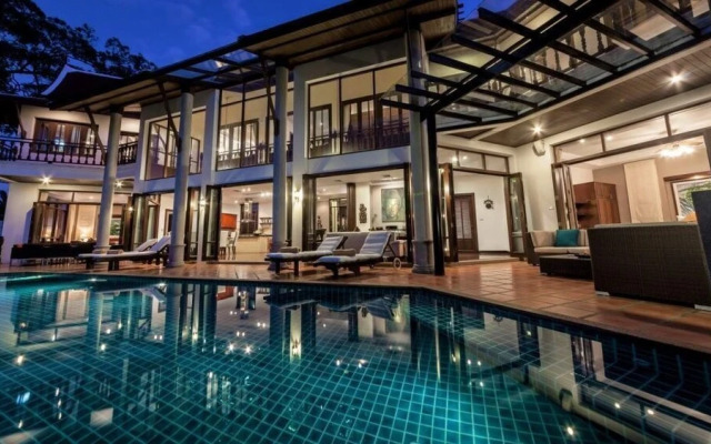 Grand Sea View 5BR Villa Sukadara Patong