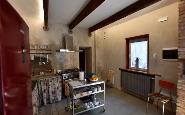 Ancient, Renovated Farmstead With Private, Equipped Garden. Only 3Km From The Lake