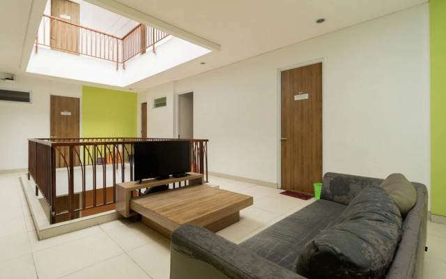 RedDoorz Syariah near Prasetya Mulya Cilandak Campus