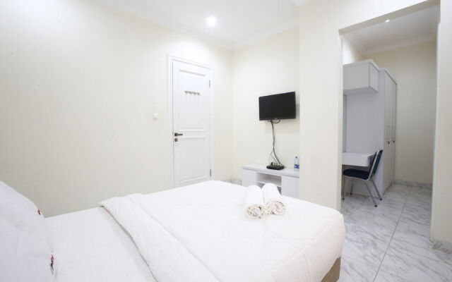 RedDoorz @ Pondok Indah 2