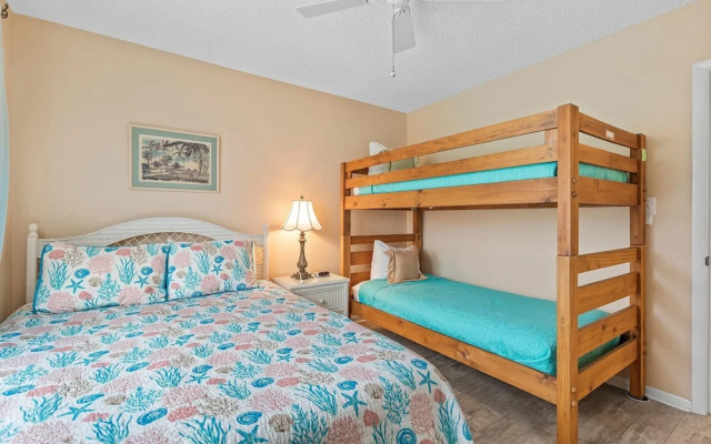 Colony Beach Club 220