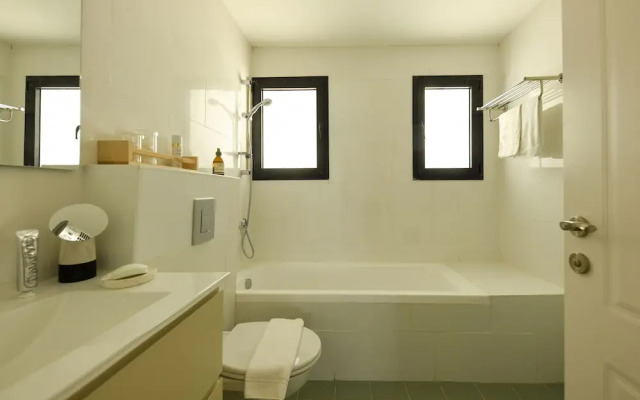 Beachside 3-BR Apt Perfect for Families