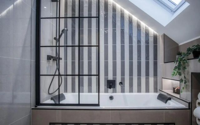 Ty Cyfoes - Luxurious 4 Bedroom - St. Florence