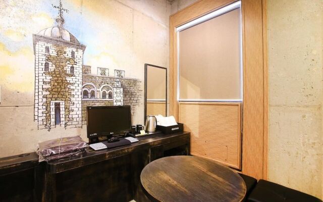 Yeongdeungpo Chateau Hotel