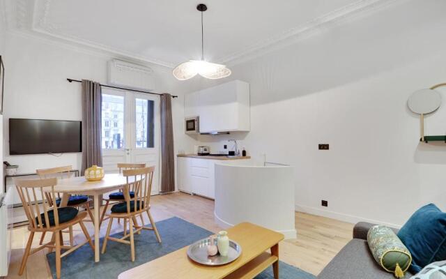 Pick A Flat's Apartment in Neuilly sur Seine - Avenue Charles de Gaulle