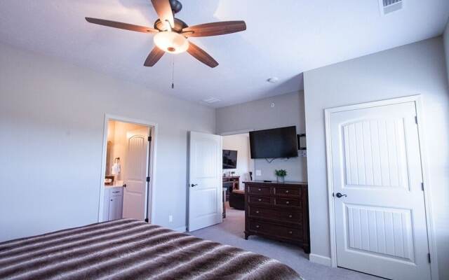 Whole In One 12 Bedroom Condo