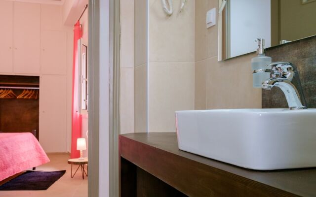 Home with Courtyard in Heart of Old Town