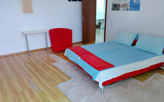 802, spacy apm with sea view.