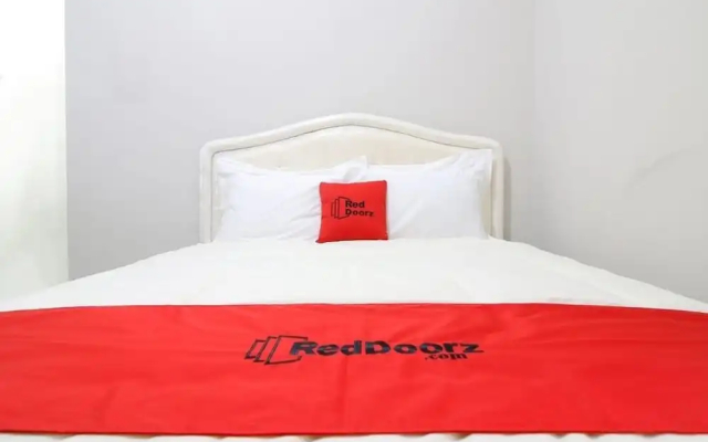 RedDoorz Plus near STIE YKPN