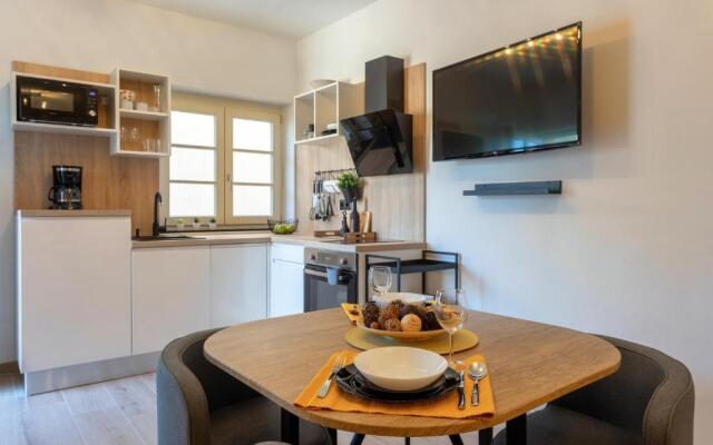 TEONA Luxury Studio Apartment with jacuzzi and terrace sea view