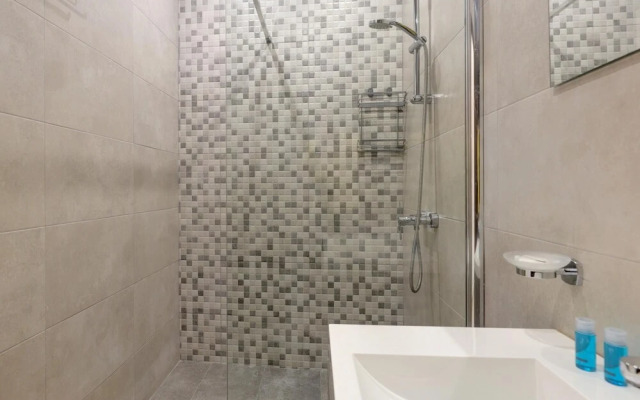 Luxurious Duplex Seafront Apt w/ Amazing Sea Views