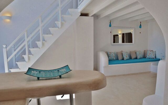 Fira White Residence