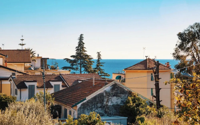 Art Apartment with Sea View