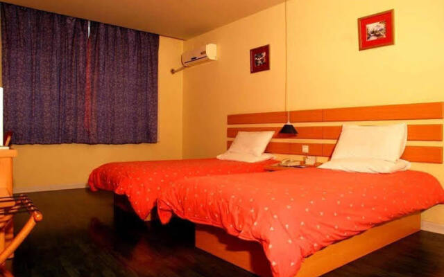 Home Inn Wuhan Jinghan Avenue Dazhi Road Light Rail