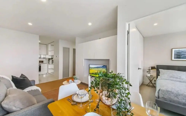 A Cozy & Modern 2BR Apartment, Fantastic Views