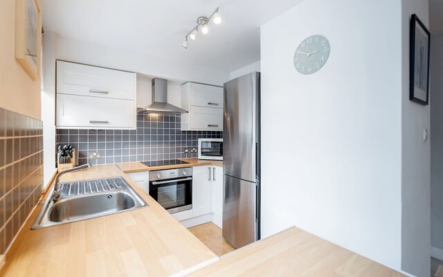 Putney Court - 1 Bed Apartment by BaseToGo