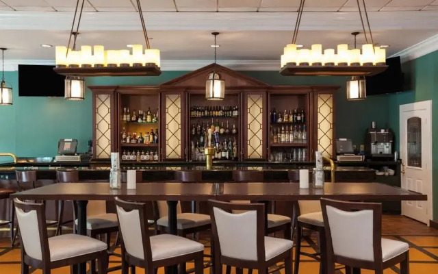 Virginia Crossings Hotel, Tapestry Collection By Hilton