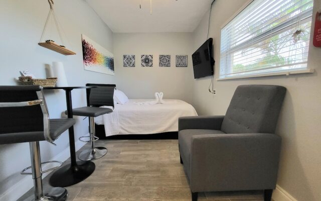 Barefoot Mailman Inn & Suites