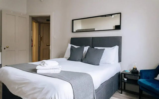 Chic 1BD Flat - W/views of Edinburgh Castle!
