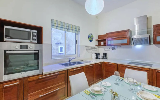 St James the Traditional 4-bed Townhouse Terrace
