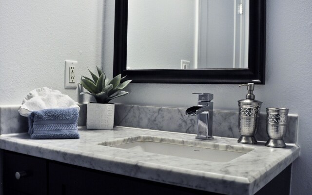 Premier Hollywood LA 4BD Suite