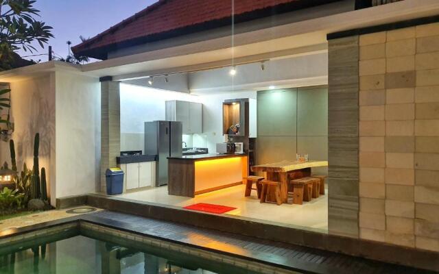 Maja Villa Batubelig by Pramana Villas