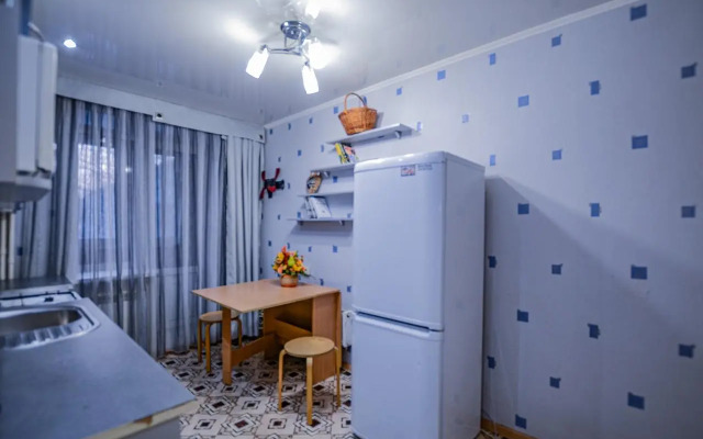 Погостим на улице Лазарева