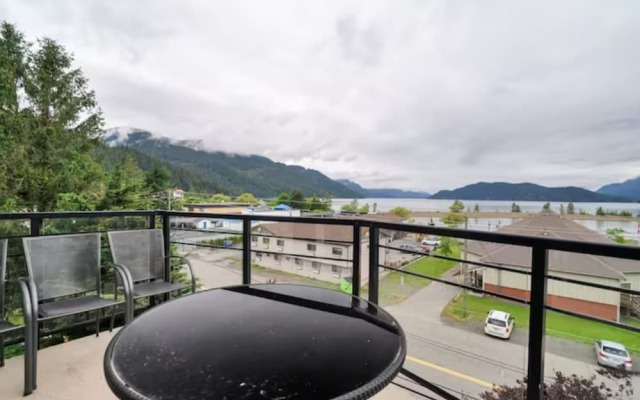 Lakeview Splendor 7BR Penthouse Bliss