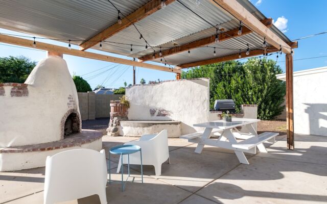 4BR Remodeled Classic near Old Town by WanderJaunt