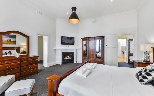 Wyatt Guest House – Guest Rooms – Mount Gambier