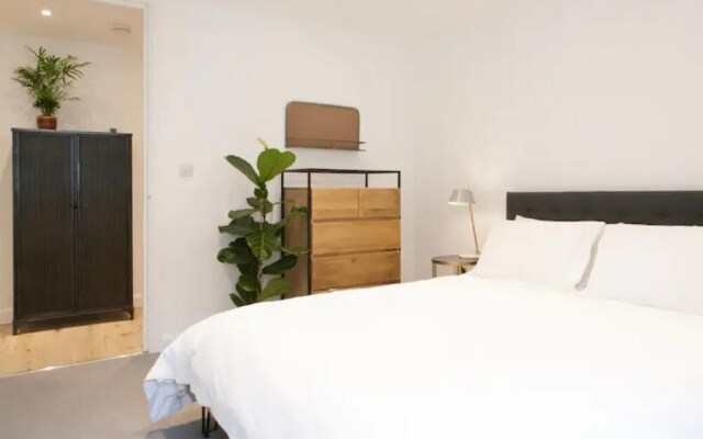 Stunning Newly Refurbished 2BD Shoreditch Flat