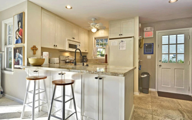 Artist Garden by Avantstay Great Location w/ Balcony, Outdoor Dining, Shared Pool & Bbq! Week Long Stays
