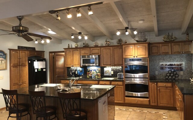 Barronhaus by Jekyll Realty