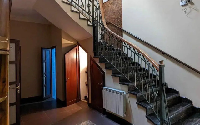 Star Apartment (Star Apartment)